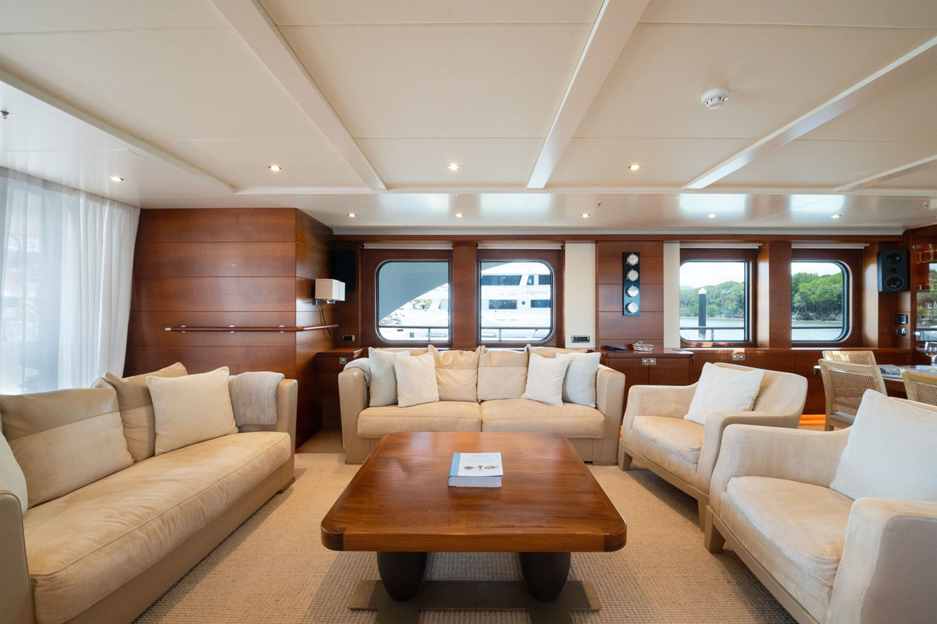 https://arconyachts.ams3.digitaloceanspaces.com/67189/conversions/large_4731651-optimize.jpg
