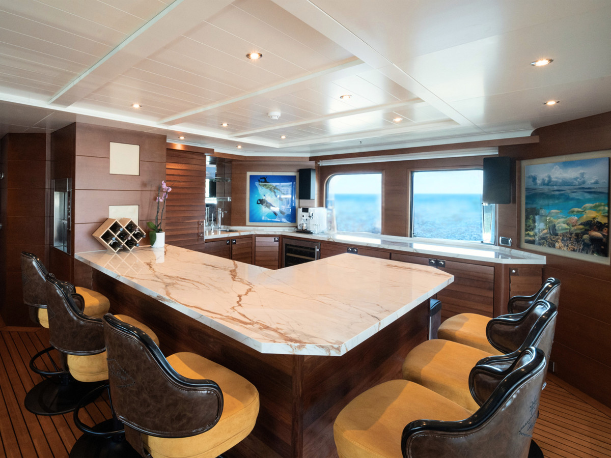 https://arconyachts.ams3.digitaloceanspaces.com/67205/conversions/large_4731656-optimize.jpg