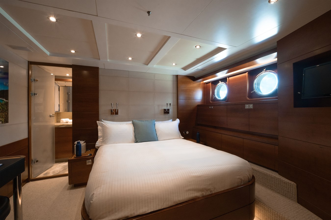 https://arconyachts.ams3.digitaloceanspaces.com/67218/conversions/large_4731660-optimize.jpg