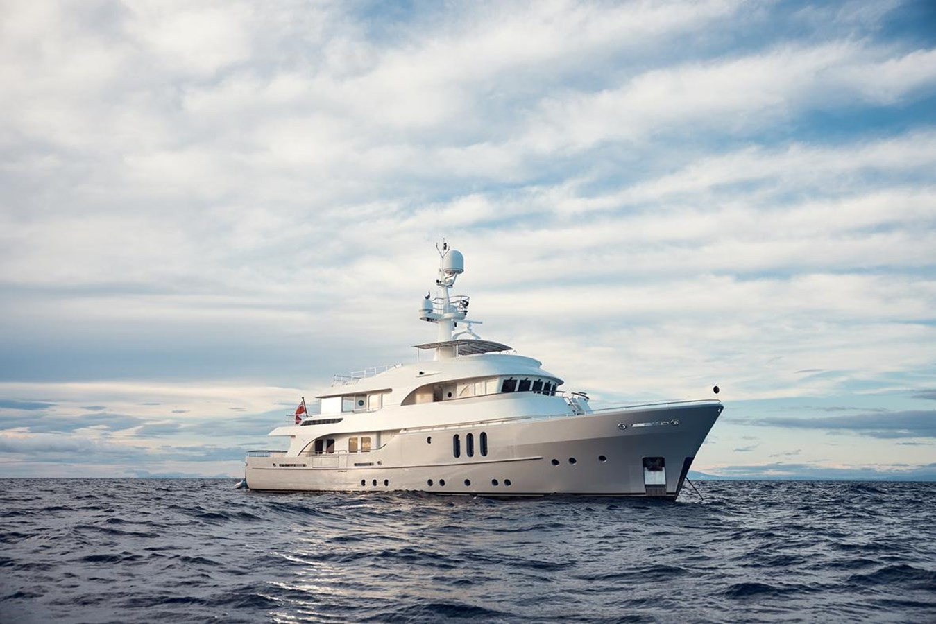https://arconyachts.ams3.digitaloceanspaces.com/67238/conversions/large_4731668-optimize.jpg