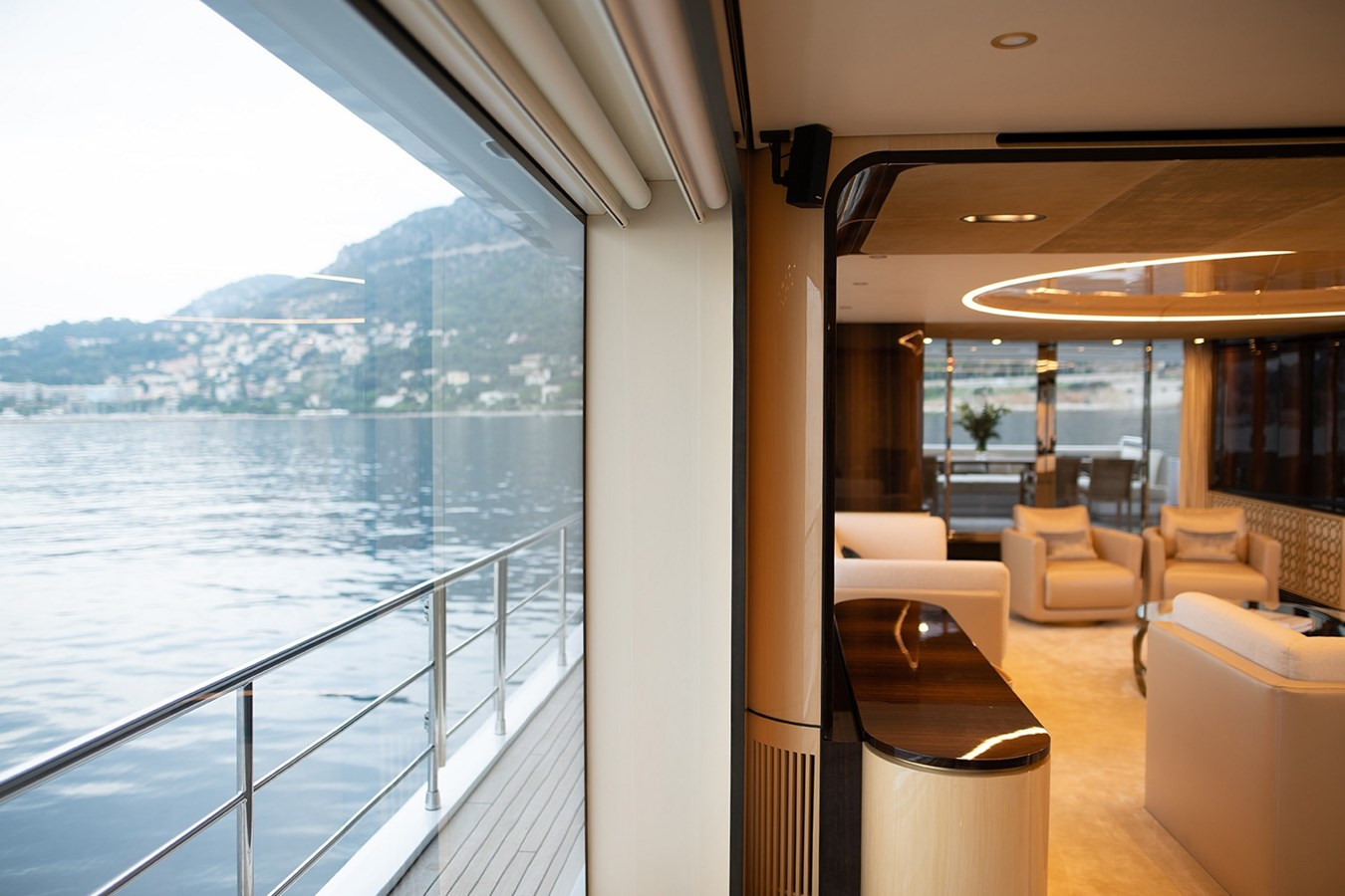 https://arconyachts.ams3.digitaloceanspaces.com/67243/conversions/large_4705559-optimize.jpg