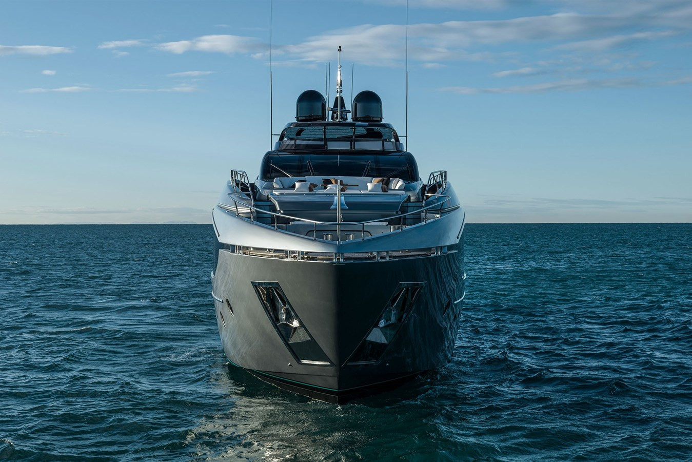 https://arconyachts.ams3.digitaloceanspaces.com/67271/conversions/large_4812729-optimize.jpg
