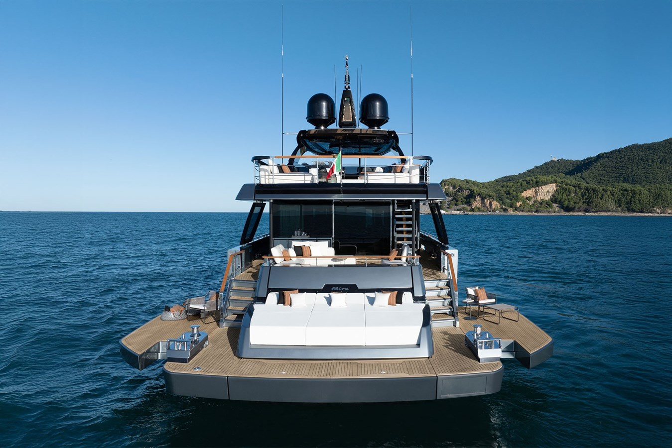 https://arconyachts.ams3.digitaloceanspaces.com/67275/conversions/large_4812731-optimize.jpg