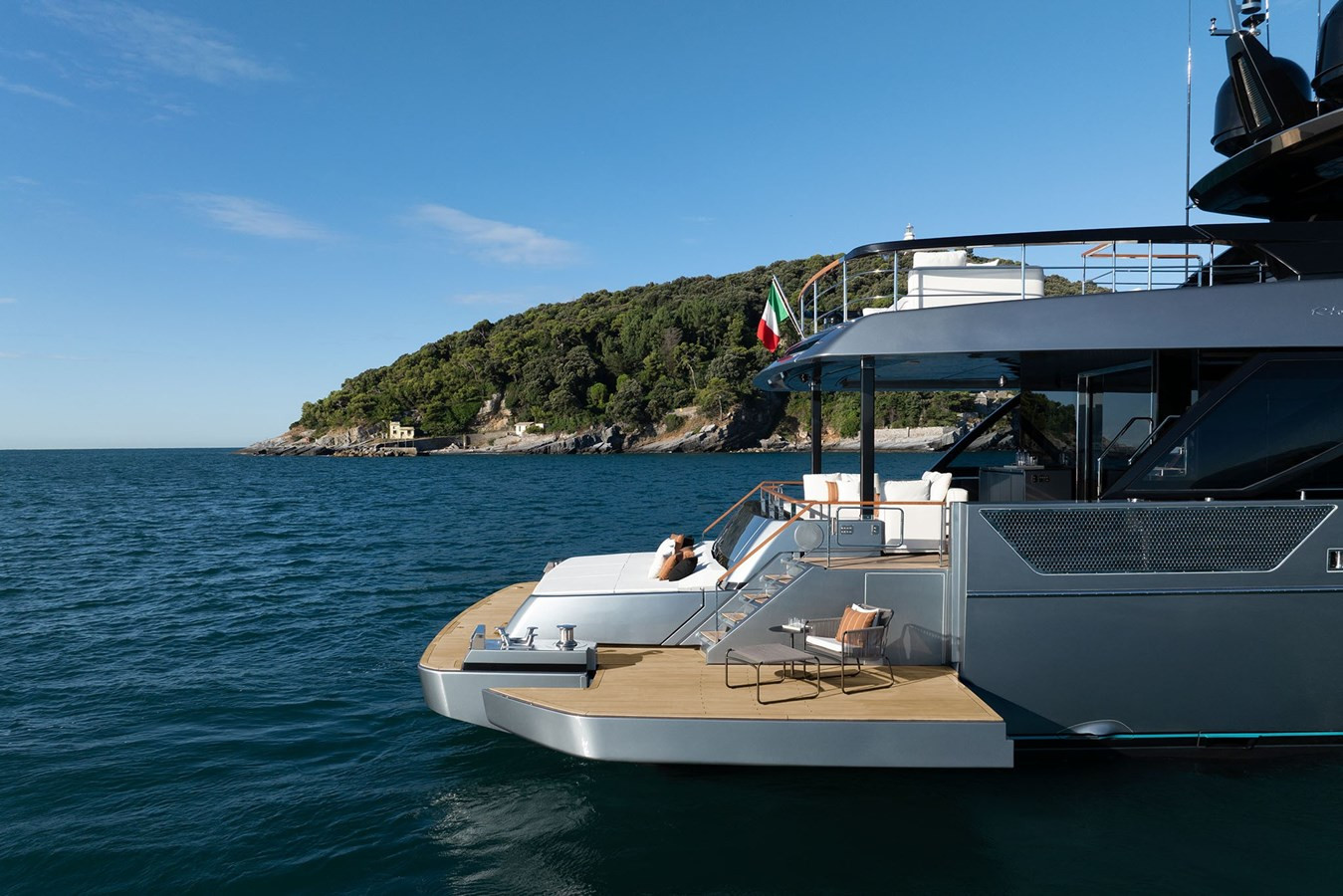 https://arconyachts.ams3.digitaloceanspaces.com/67278/conversions/large_4812732-optimize.jpg