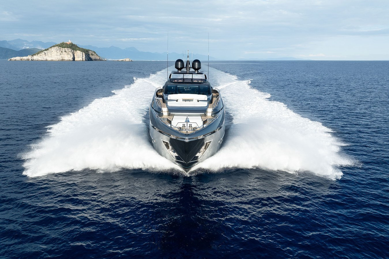 https://arconyachts.ams3.digitaloceanspaces.com/67287/conversions/large_4812735-optimize.jpg