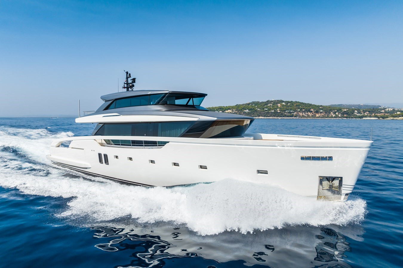 https://arconyachts.ams3.digitaloceanspaces.com/67340/conversions/large_4290062-optimize.jpg