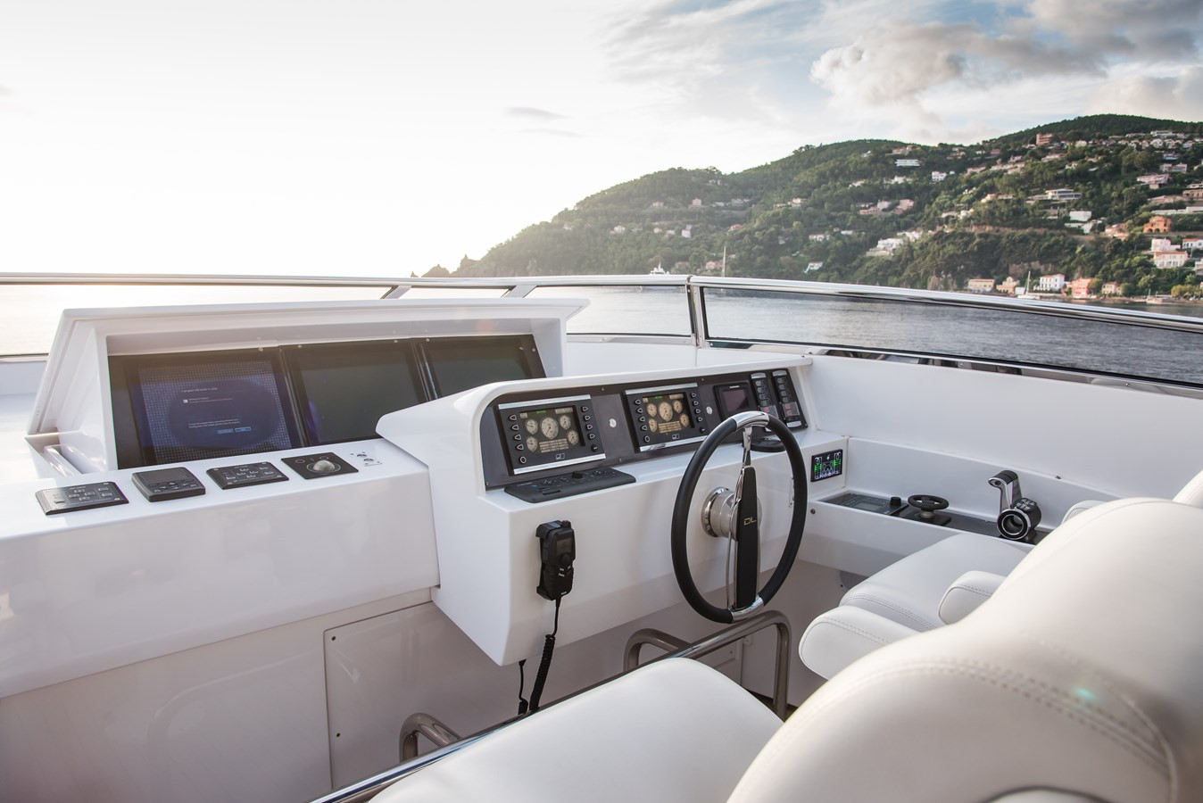 https://arconyachts.ams3.digitaloceanspaces.com/67354/conversions/large_4710844-optimize.jpg