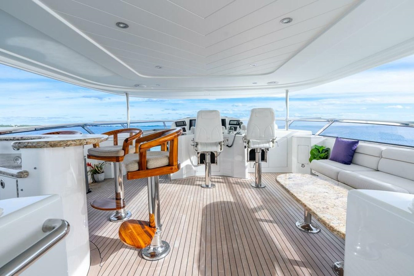 https://arconyachts.ams3.digitaloceanspaces.com/67365/conversions/large_4642419-optimize.jpg