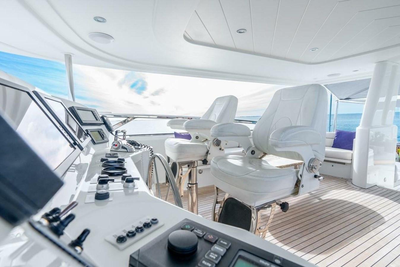 https://arconyachts.ams3.digitaloceanspaces.com/67368/conversions/large_4642420-optimize.jpg