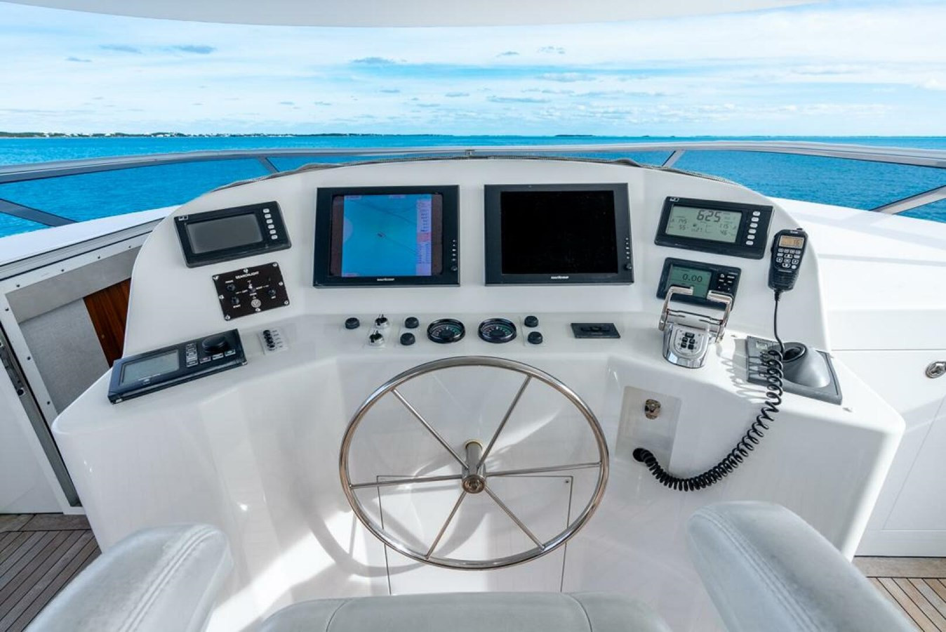 https://arconyachts.ams3.digitaloceanspaces.com/67370/conversions/large_4642421-optimize.jpg