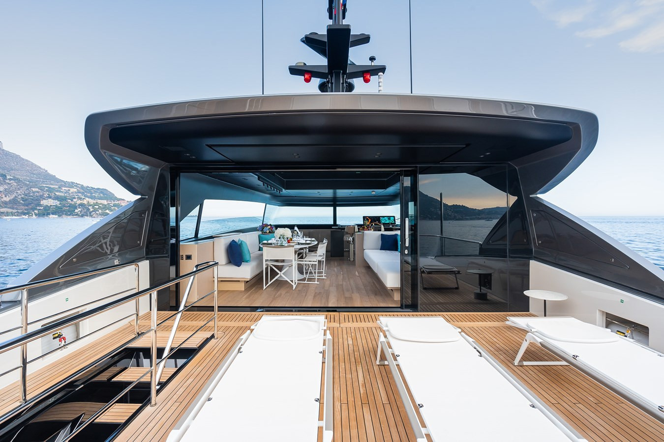 https://arconyachts.ams3.digitaloceanspaces.com/67371/conversions/large_4290083-optimize.jpg