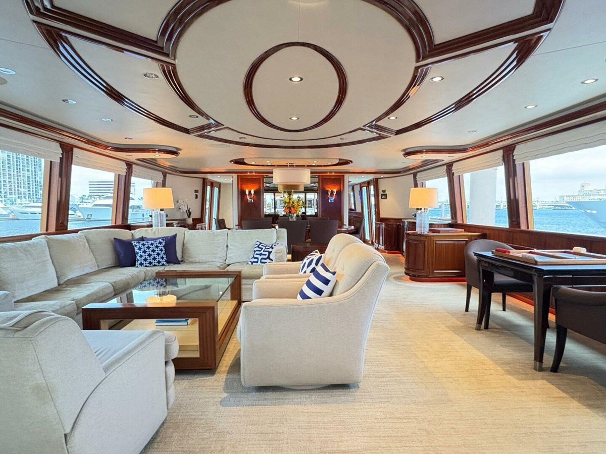 https://arconyachts.ams3.digitaloceanspaces.com/67381/conversions/large_4642425-optimize.jpg