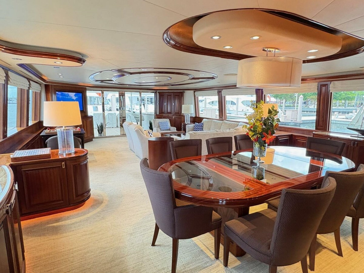 https://arconyachts.ams3.digitaloceanspaces.com/67384/conversions/large_4642426-optimize.jpg