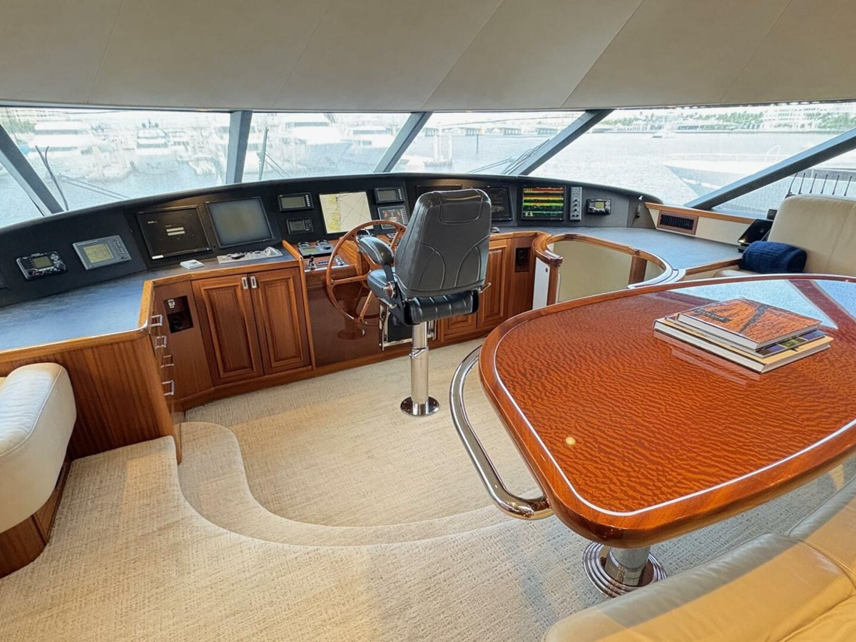 https://arconyachts.ams3.digitaloceanspaces.com/67402/conversions/large_4642432-optimize.jpg