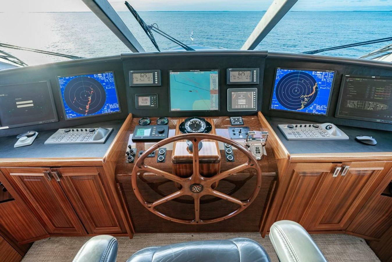 https://arconyachts.ams3.digitaloceanspaces.com/67408/conversions/large_4642434-optimize.jpg