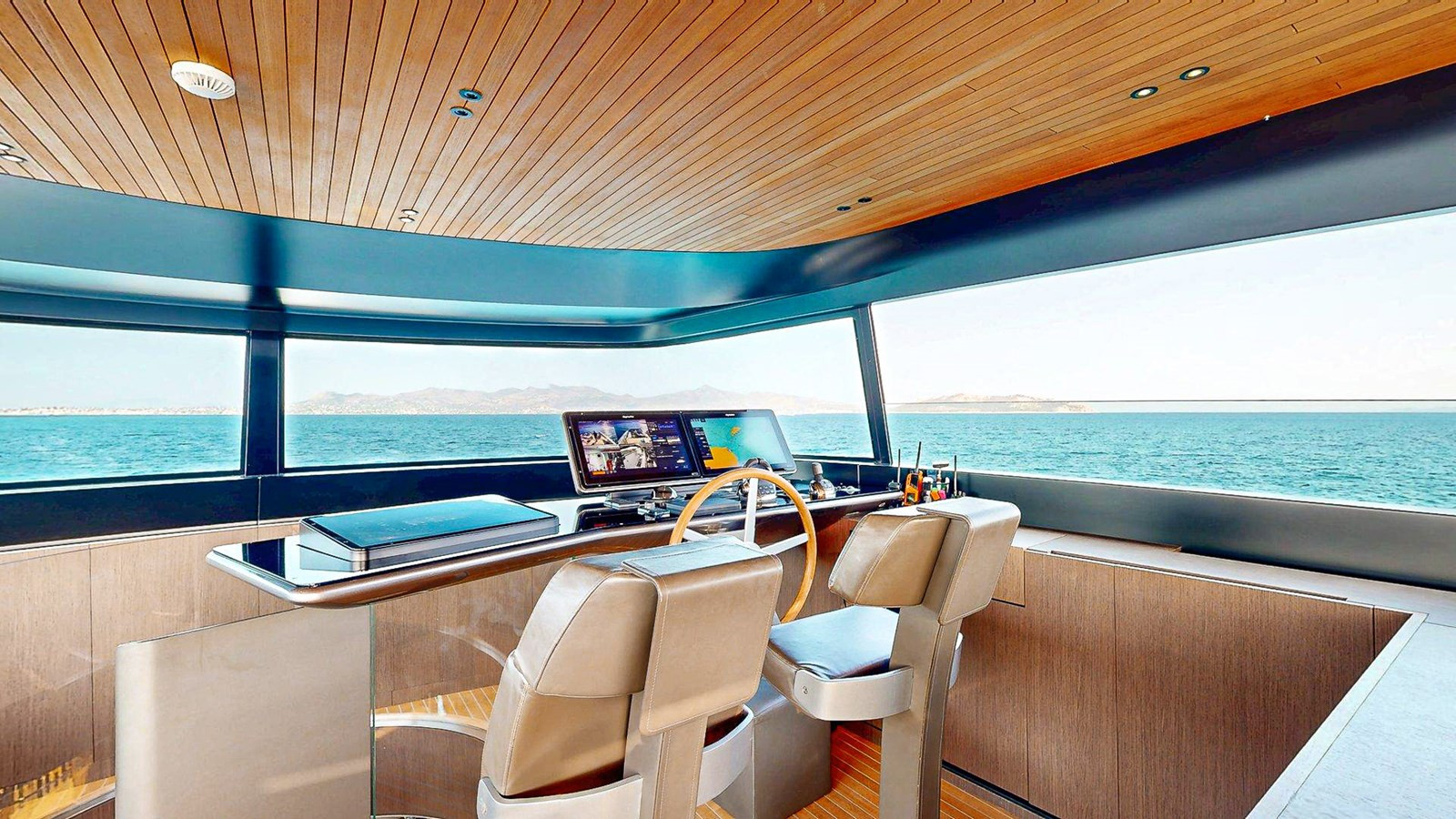 https://arconyachts.ams3.digitaloceanspaces.com/67412/conversions/large_4706491-optimize.jpg