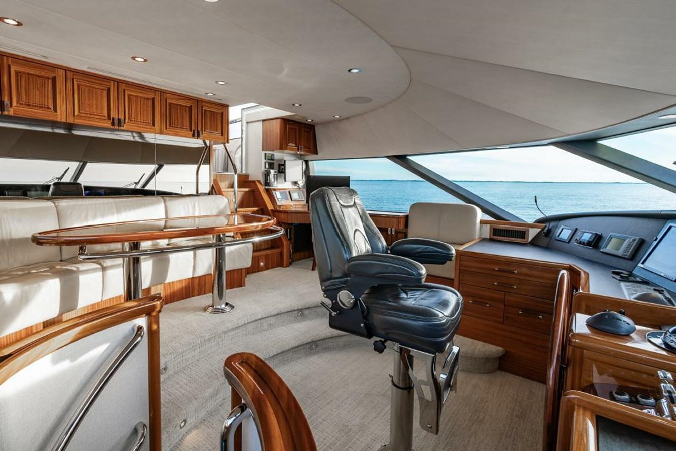 https://arconyachts.ams3.digitaloceanspaces.com/67414/conversions/large_4642436-optimize.jpg