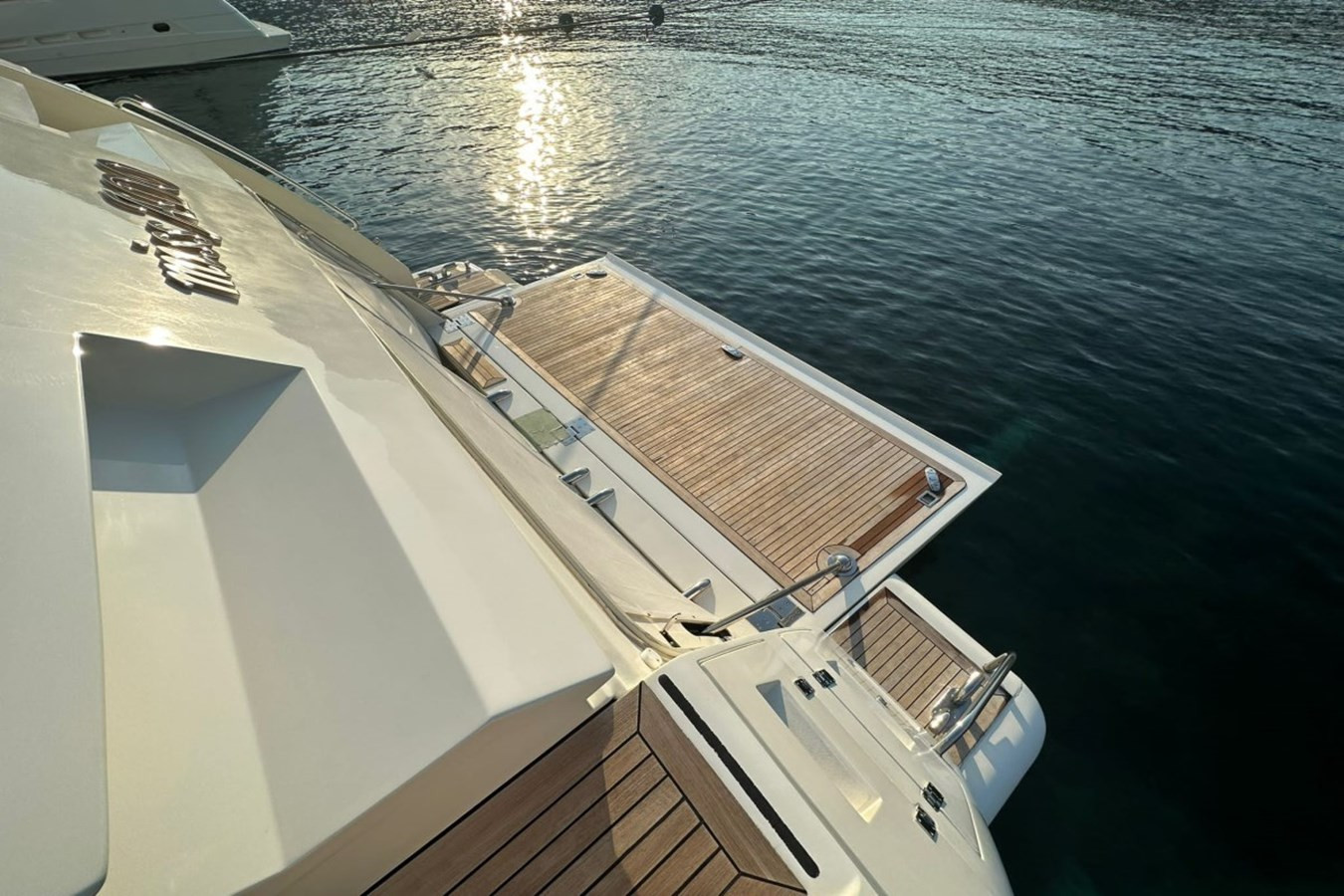 https://arconyachts.ams3.digitaloceanspaces.com/67475/conversions/large_4853414-optimize.jpg