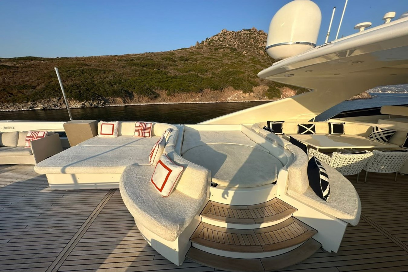 https://arconyachts.ams3.digitaloceanspaces.com/67488/conversions/large_4853442-optimize.jpg