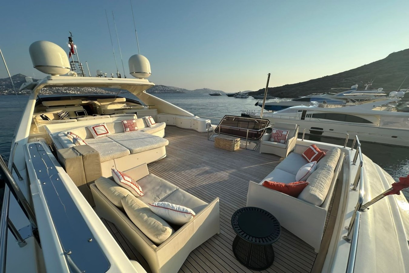 https://arconyachts.ams3.digitaloceanspaces.com/67494/conversions/large_4853424-optimize.jpg