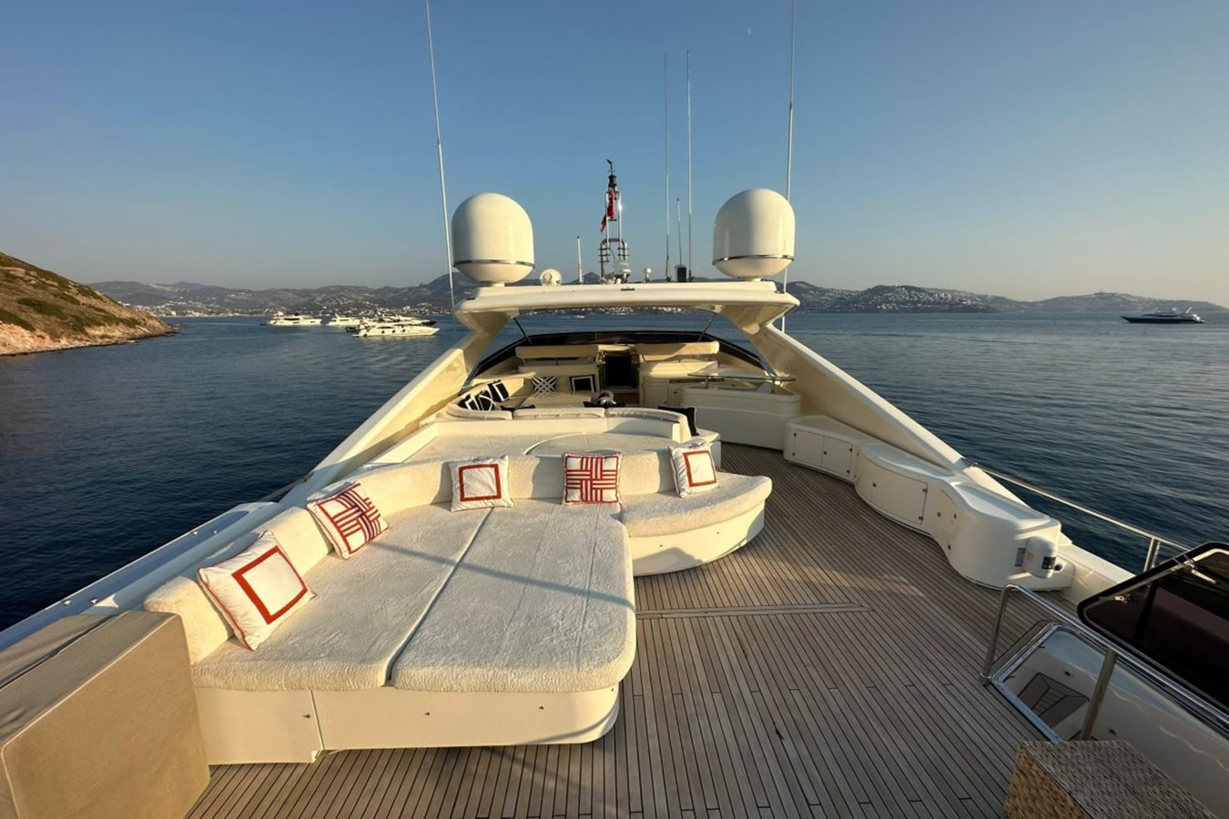 https://arconyachts.ams3.digitaloceanspaces.com/67500/conversions/large_4853445-optimize.jpg