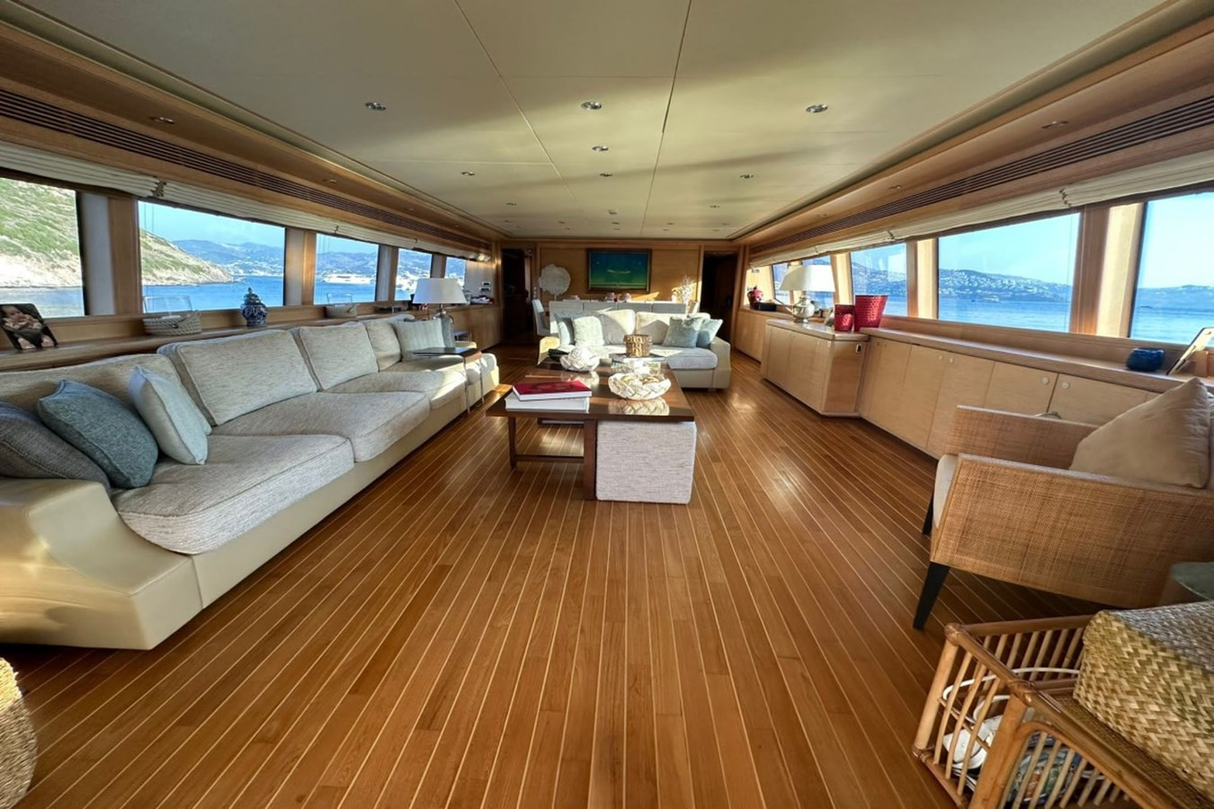 https://arconyachts.ams3.digitaloceanspaces.com/67502/conversions/large_4853444-optimize.jpg