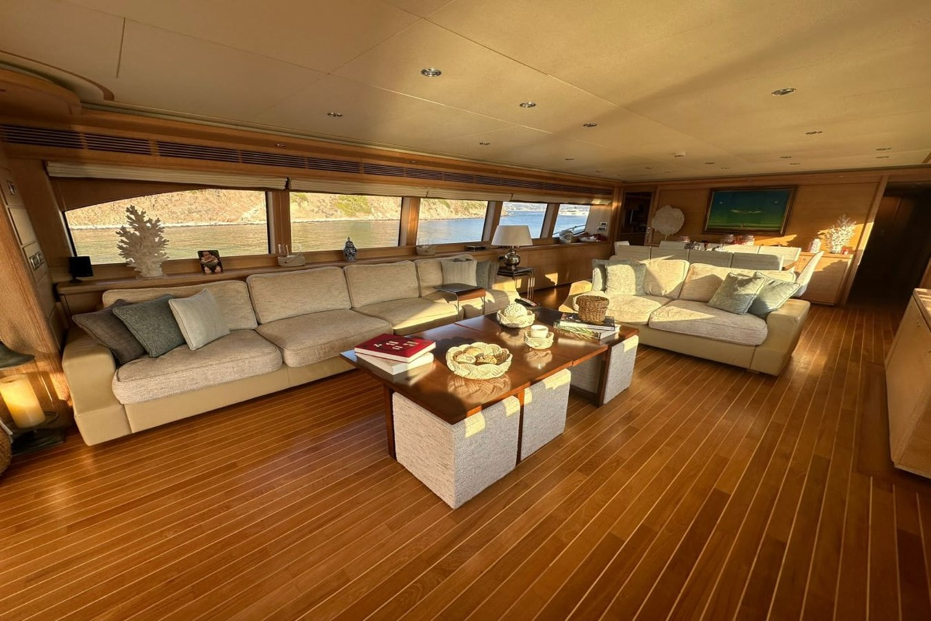 https://arconyachts.ams3.digitaloceanspaces.com/67503/conversions/large_4853433-optimize.jpg