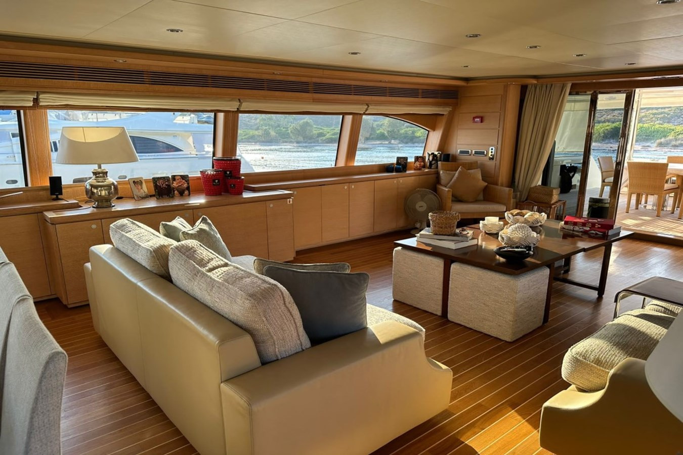 https://arconyachts.ams3.digitaloceanspaces.com/67508/conversions/large_4853429-optimize.jpg