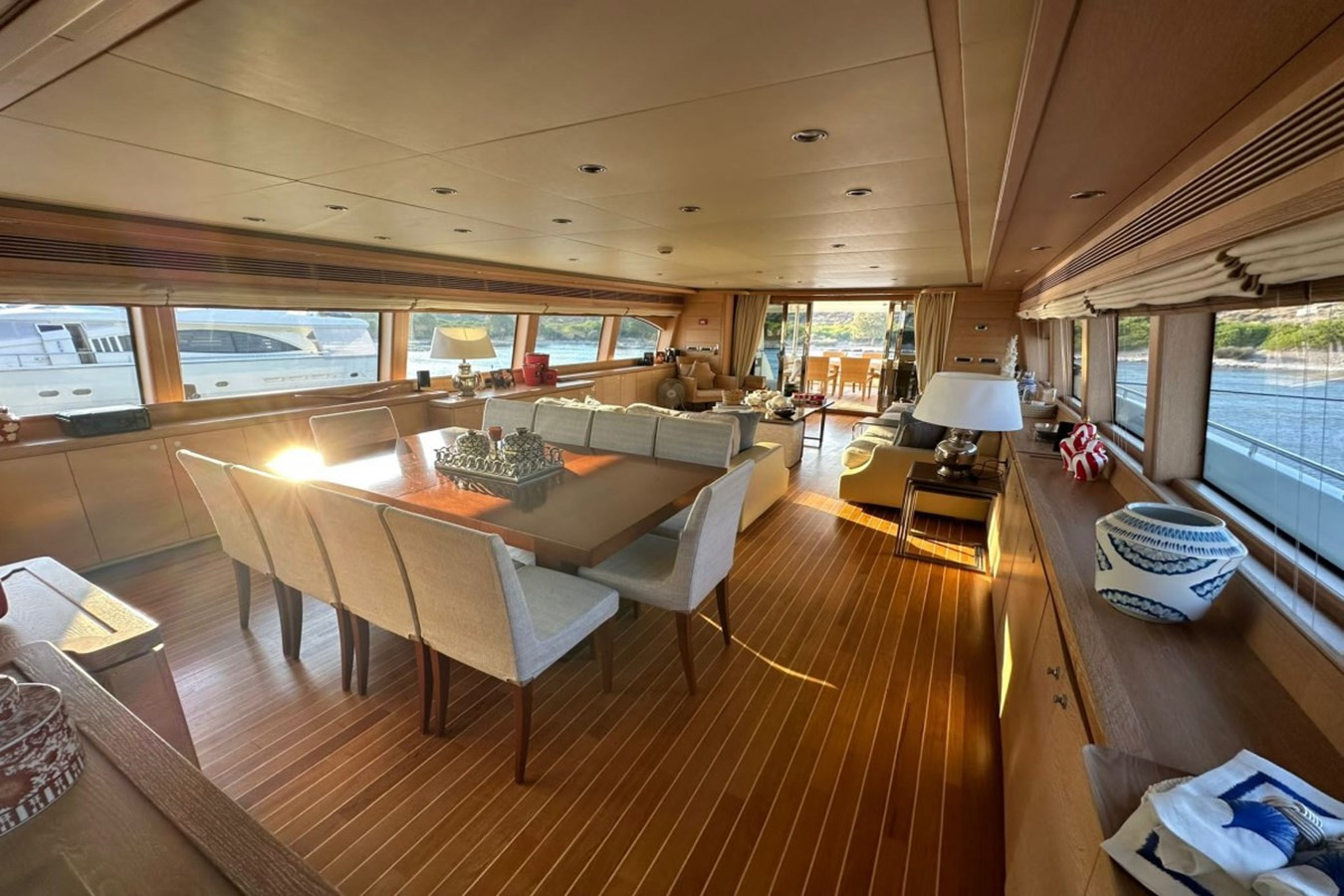 https://arconyachts.ams3.digitaloceanspaces.com/67511/conversions/large_4853432-optimize.jpg
