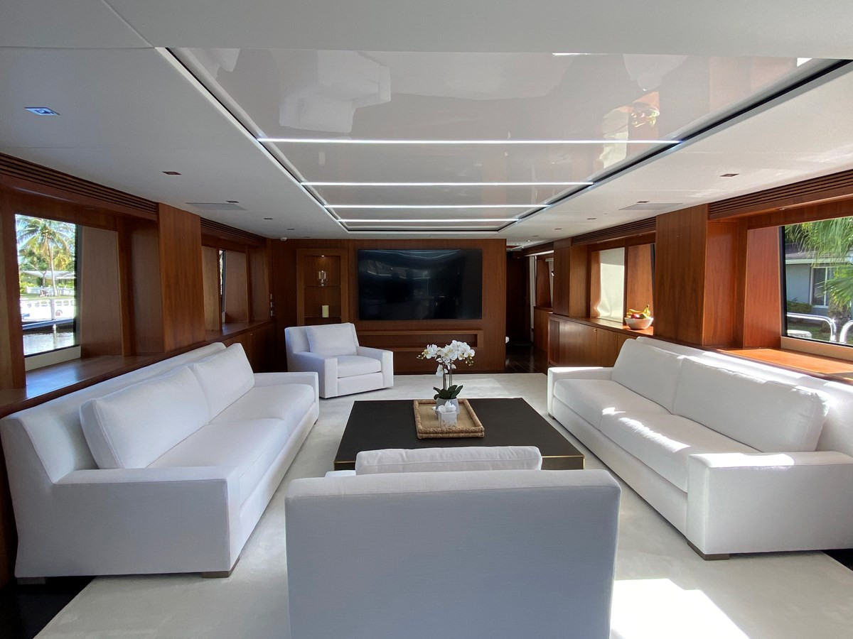 https://arconyachts.ams3.digitaloceanspaces.com/67541/conversions/large_4014869-optimize.jpg