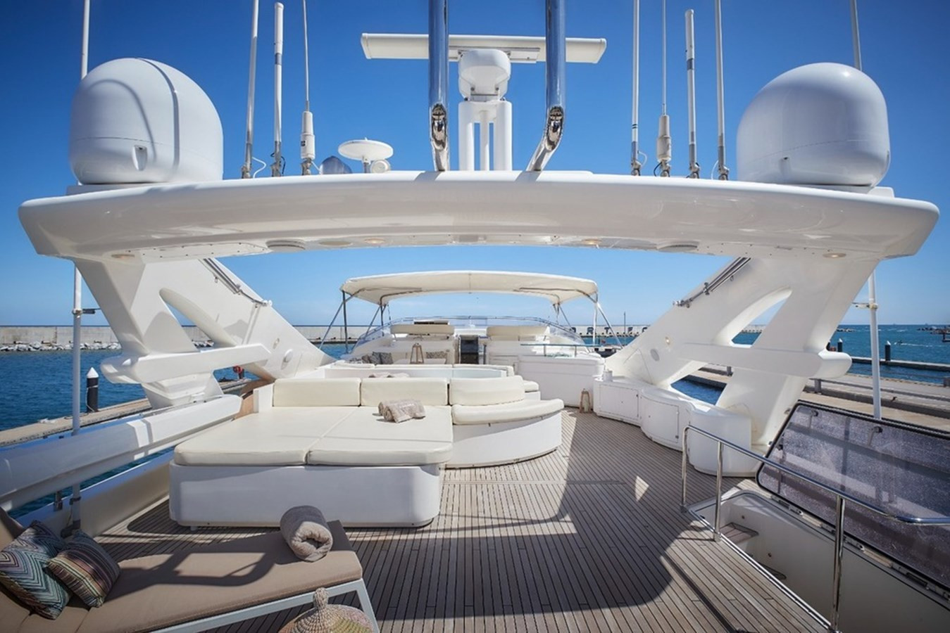 https://arconyachts.ams3.digitaloceanspaces.com/67561/conversions/large_4410230-optimize.jpg