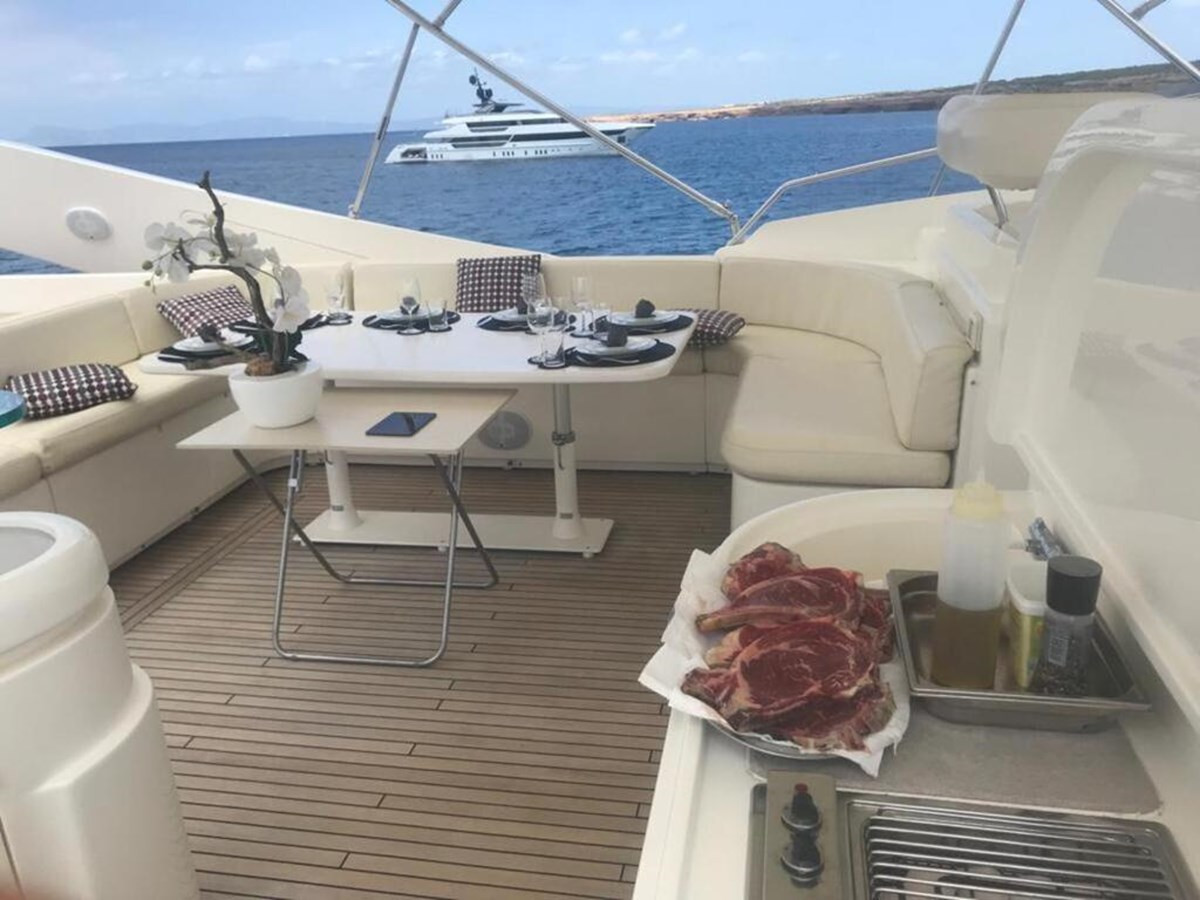 https://arconyachts.ams3.digitaloceanspaces.com/67572/conversions/large_4410234-optimize.jpg