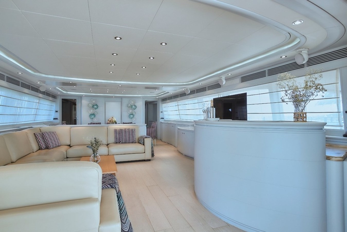 https://arconyachts.ams3.digitaloceanspaces.com/67584/conversions/large_4410238-optimize.jpg