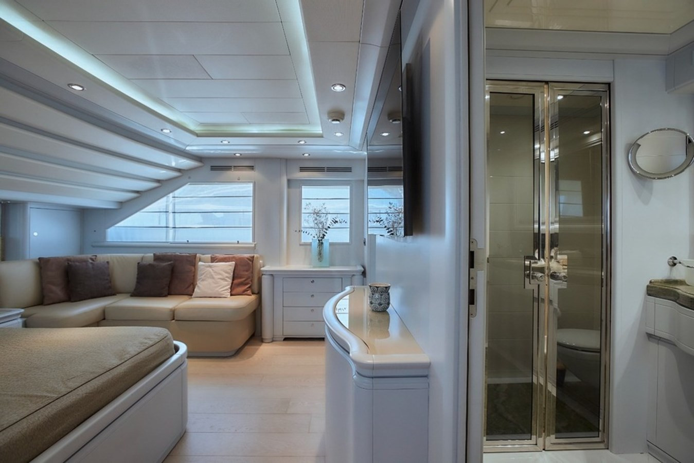 https://arconyachts.ams3.digitaloceanspaces.com/67614/conversions/large_4410248-optimize.jpg