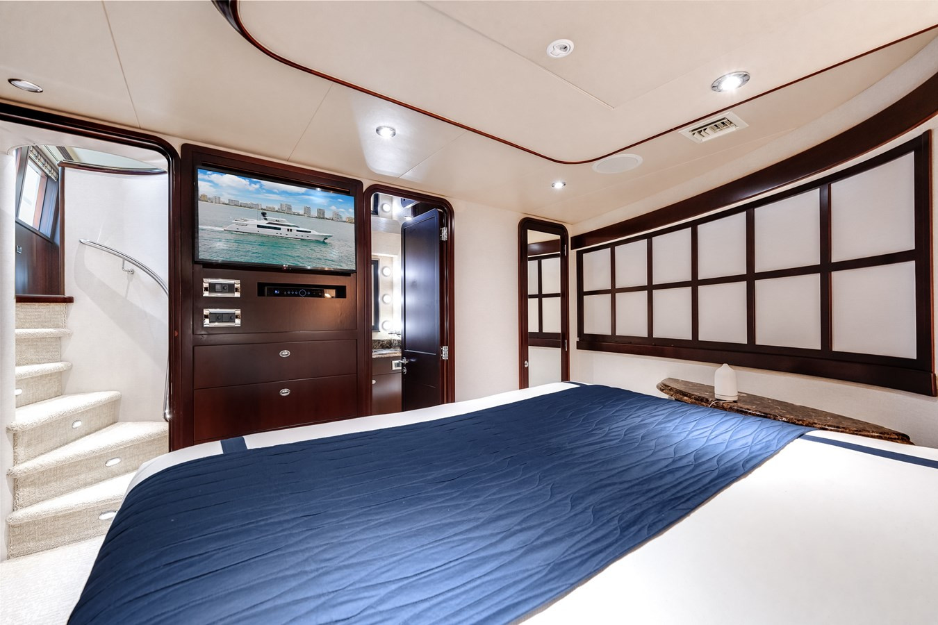 https://arconyachts.ams3.digitaloceanspaces.com/67619/conversions/large_4381527-optimize.jpg