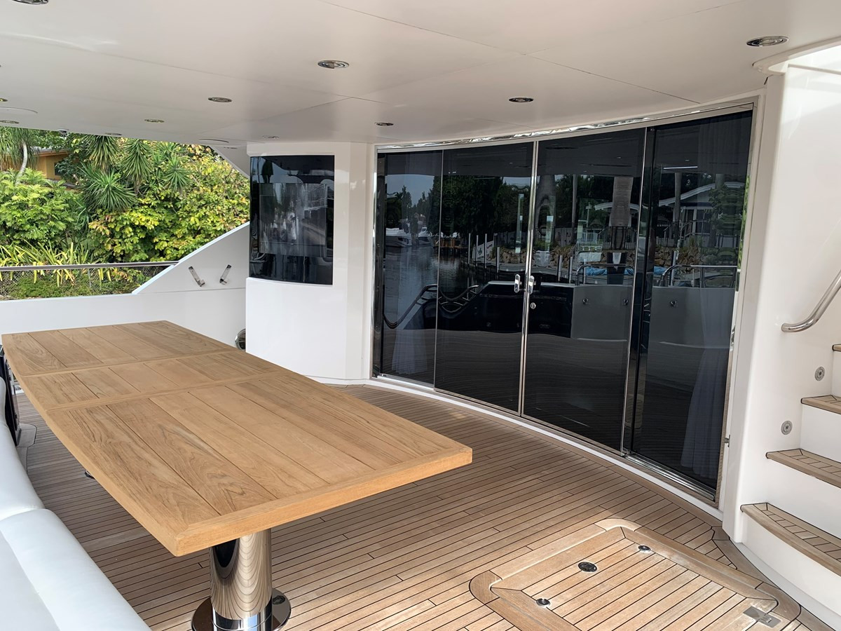 https://arconyachts.ams3.digitaloceanspaces.com/67652/conversions/large_4014933-optimize.jpg