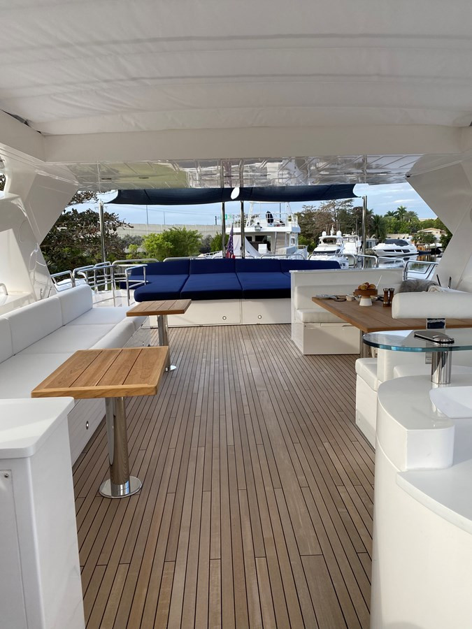 https://arconyachts.ams3.digitaloceanspaces.com/67658/conversions/large_4014935-optimize.jpg