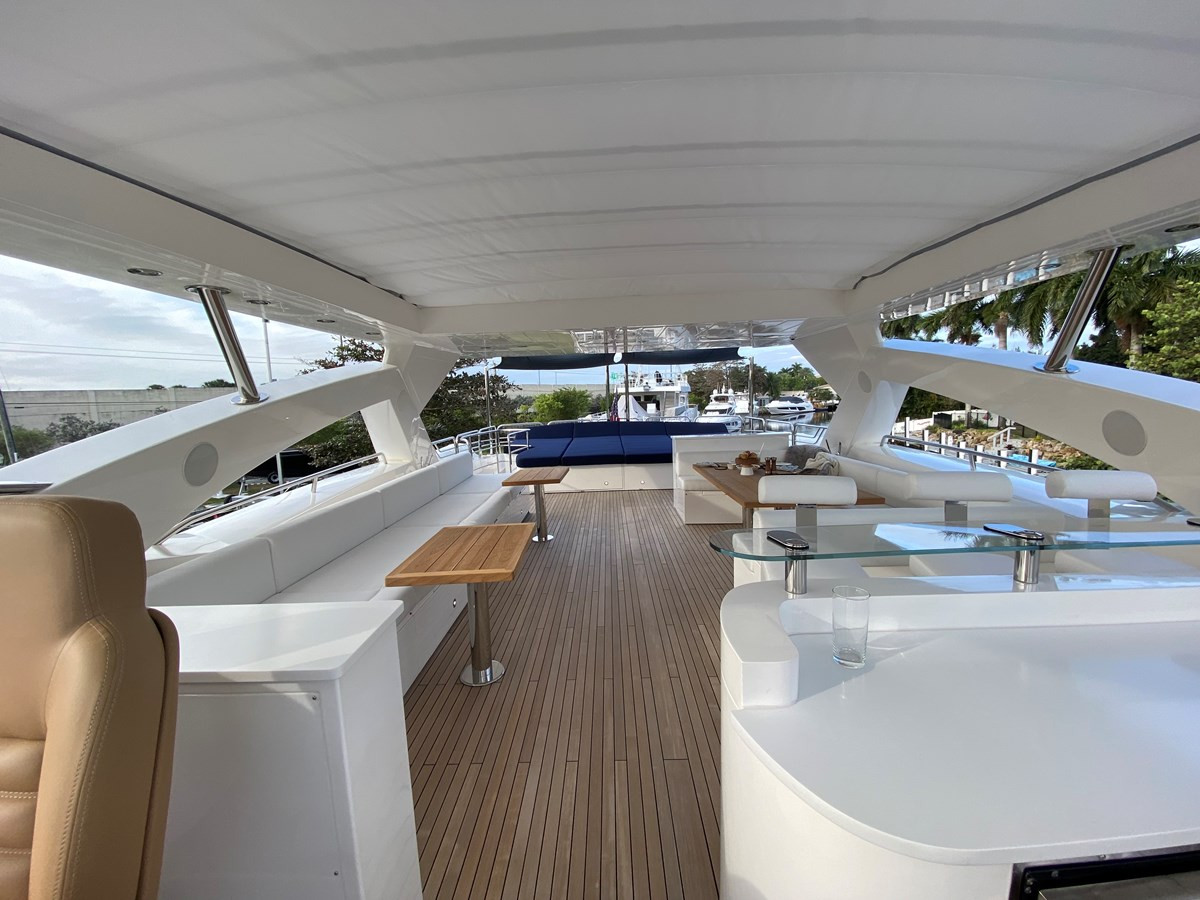 https://arconyachts.ams3.digitaloceanspaces.com/67661/conversions/large_4014936-optimize.jpg