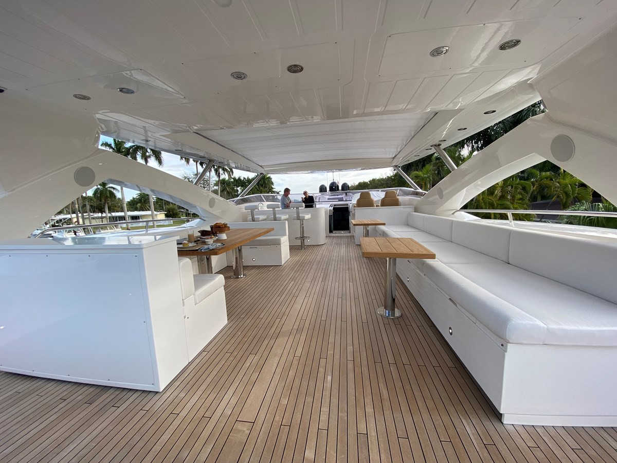 https://arconyachts.ams3.digitaloceanspaces.com/67667/conversions/large_4014938-optimize.jpg