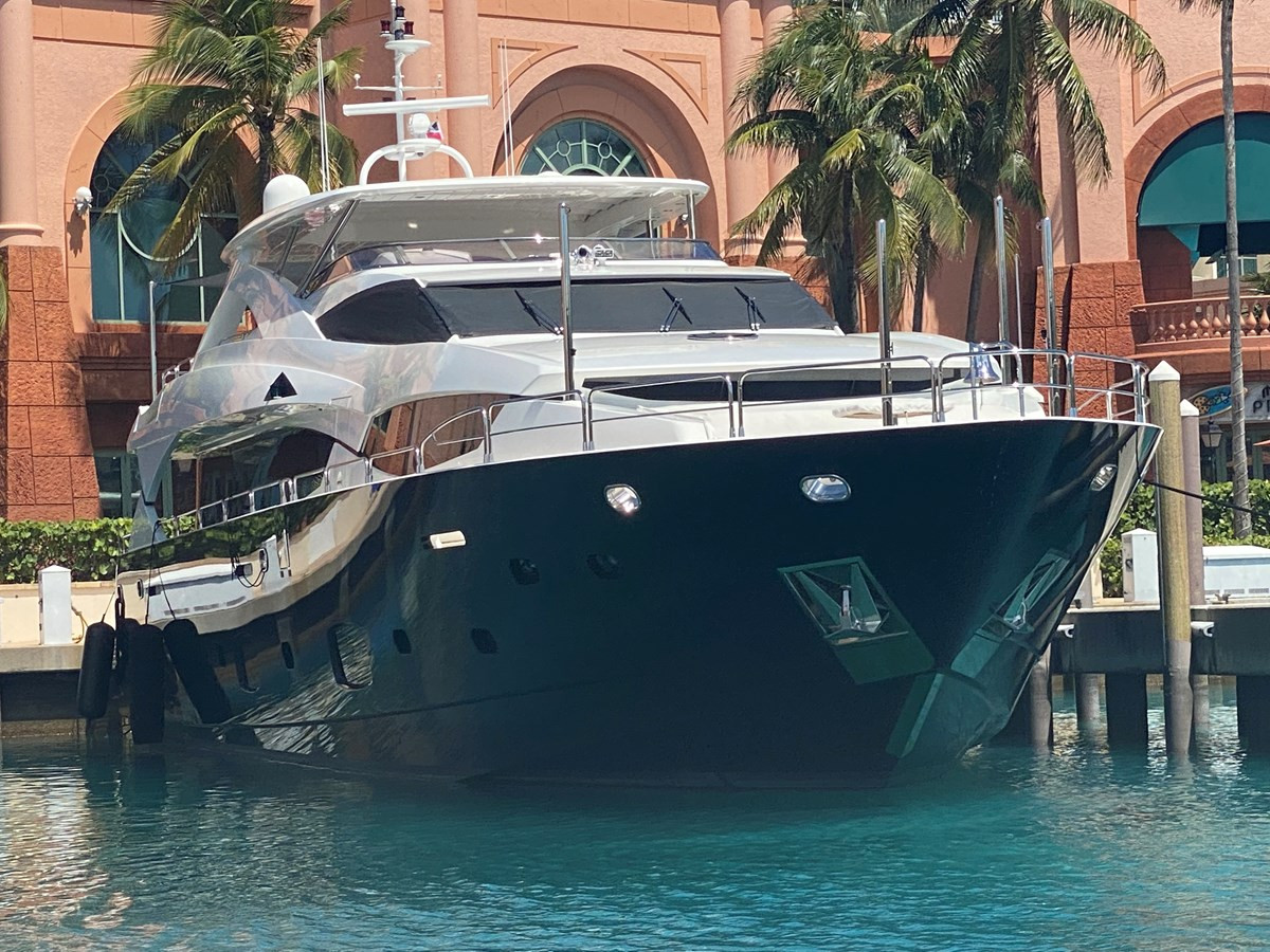https://arconyachts.ams3.digitaloceanspaces.com/67679/conversions/large_4014942-optimize.jpg
