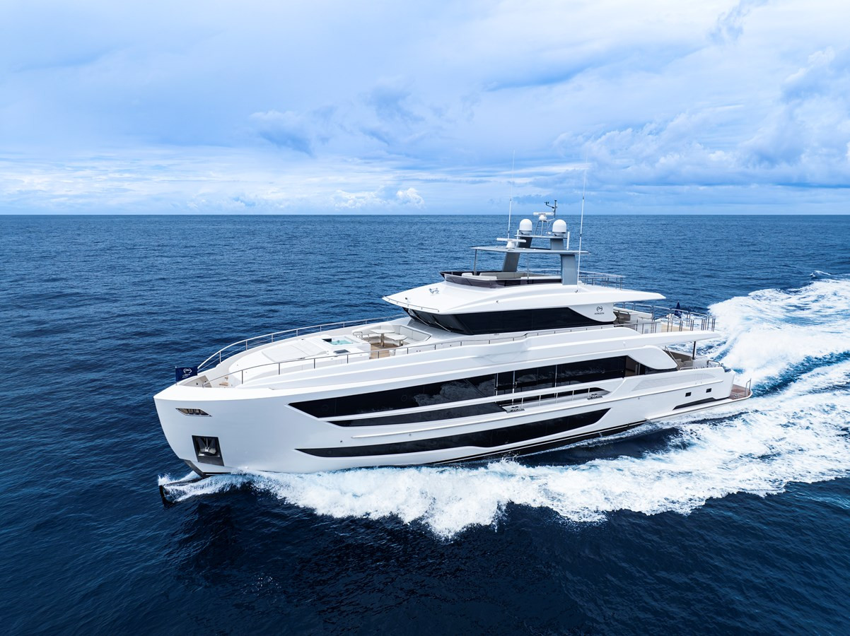 https://arconyachts.ams3.digitaloceanspaces.com/67695/conversions/large_4505320-optimize.jpg