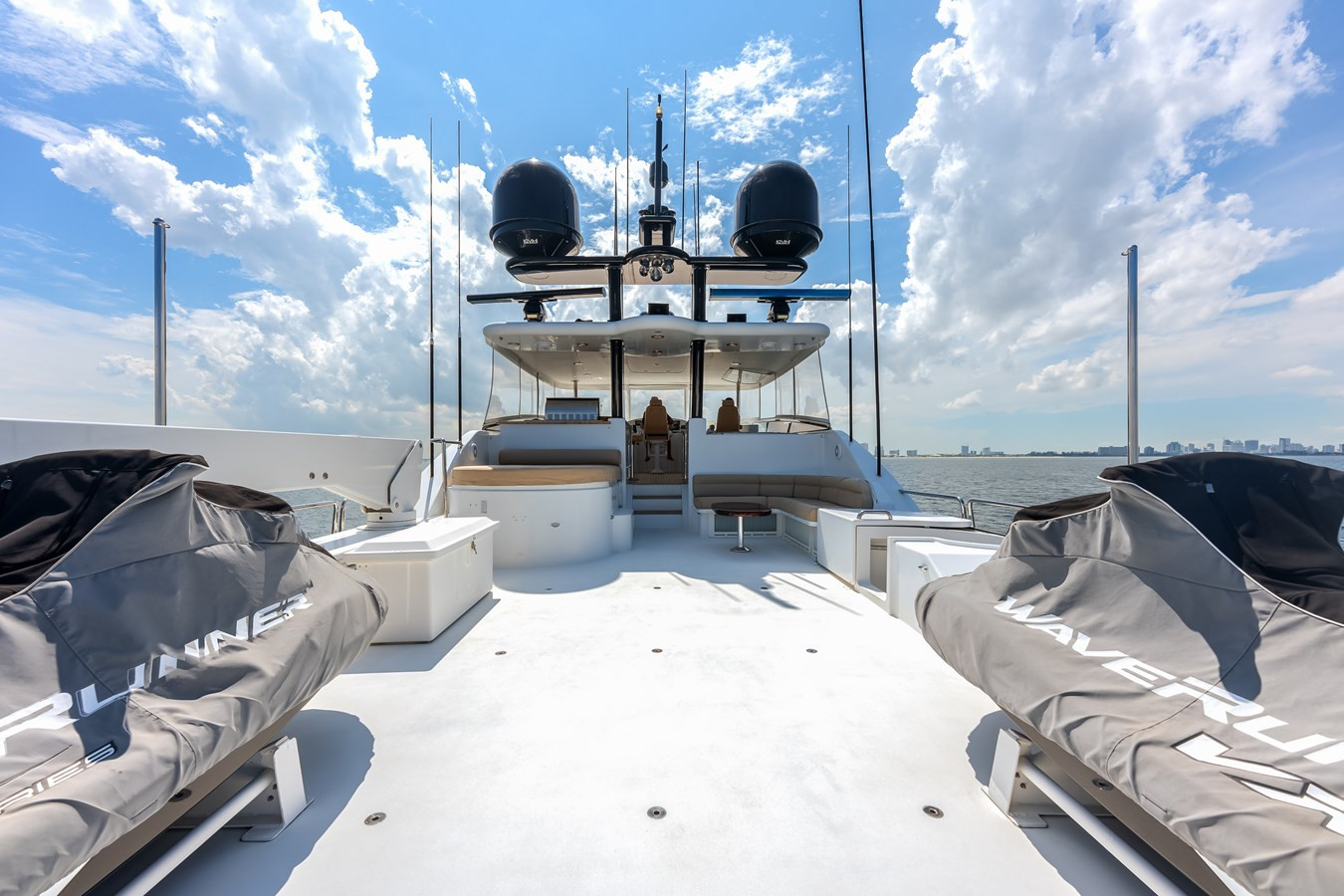 https://arconyachts.ams3.digitaloceanspaces.com/67697/conversions/large_4381554-optimize.jpg