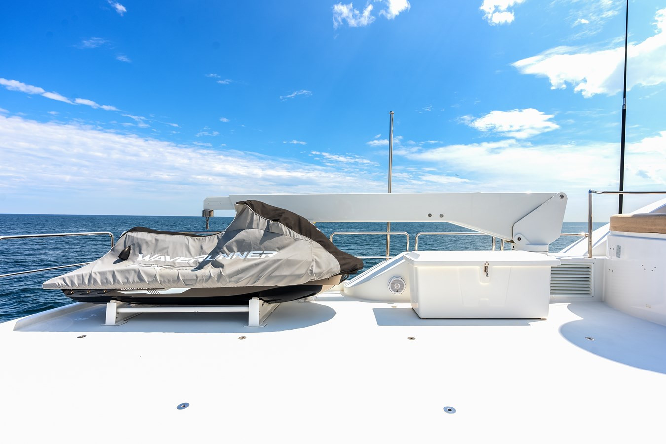 https://arconyachts.ams3.digitaloceanspaces.com/67706/conversions/large_4381557-optimize.jpg