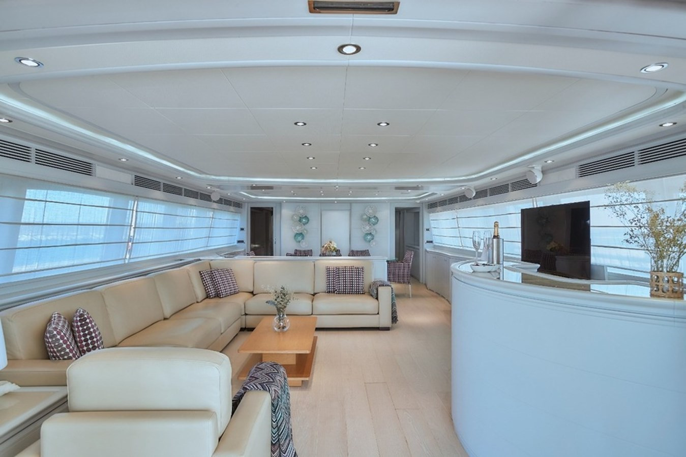 https://arconyachts.ams3.digitaloceanspaces.com/67720/conversions/large_4424669-optimize.jpg