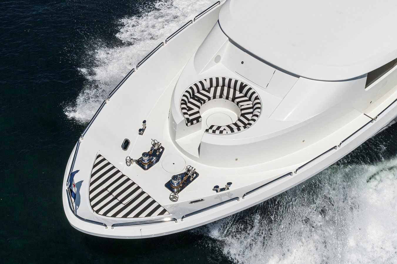 https://arconyachts.ams3.digitaloceanspaces.com/67744/conversions/large_4671807-optimize.jpg