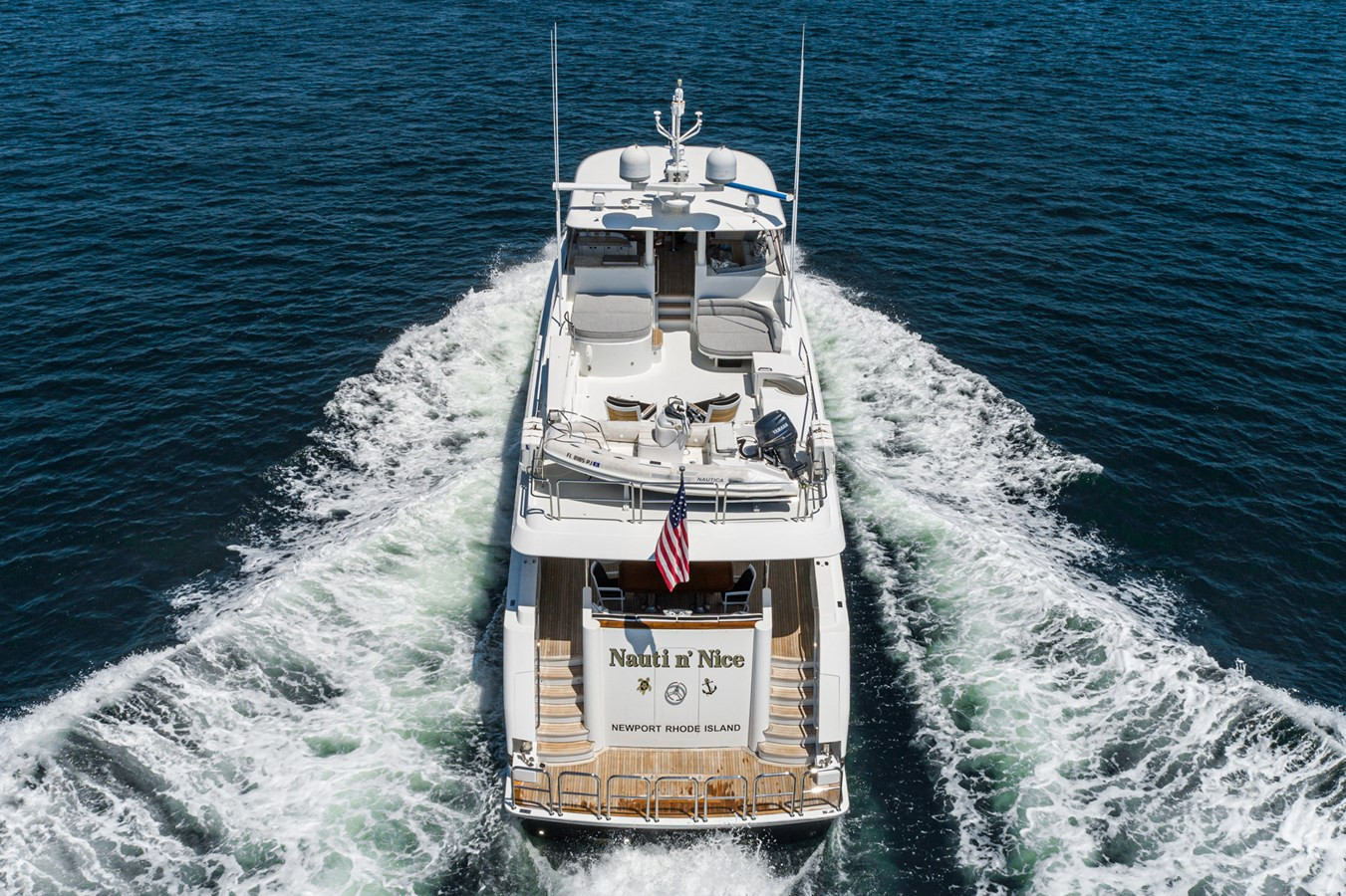 https://arconyachts.ams3.digitaloceanspaces.com/67747/conversions/large_4671808-optimize.jpg