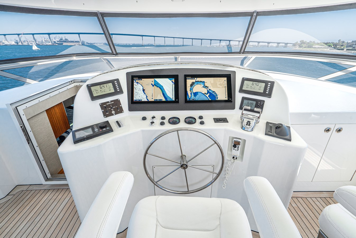 https://arconyachts.ams3.digitaloceanspaces.com/67782/conversions/large_4671821-optimize.jpg
