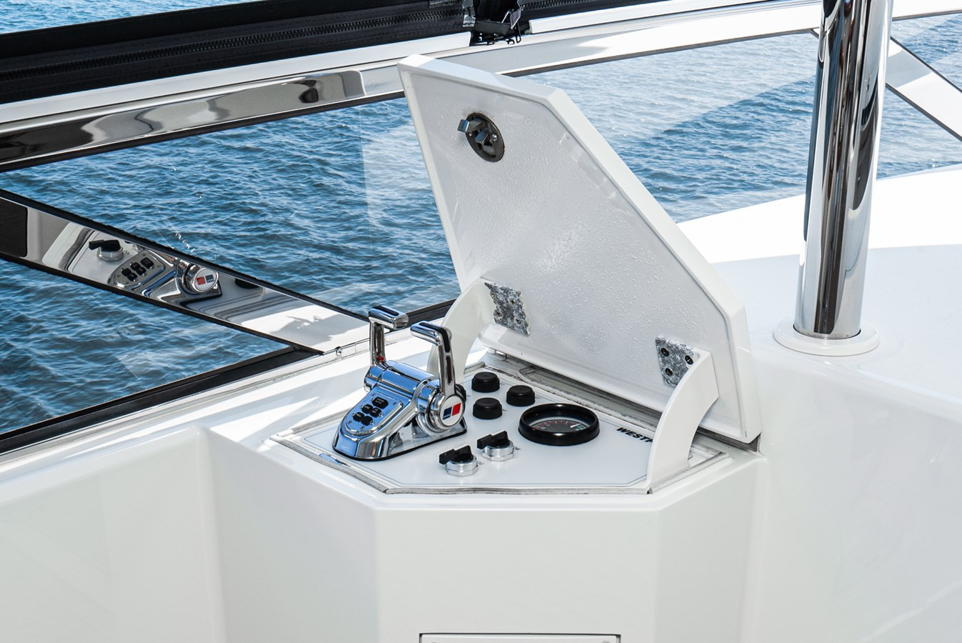 https://arconyachts.ams3.digitaloceanspaces.com/67799/conversions/large_4671826-optimize.jpg