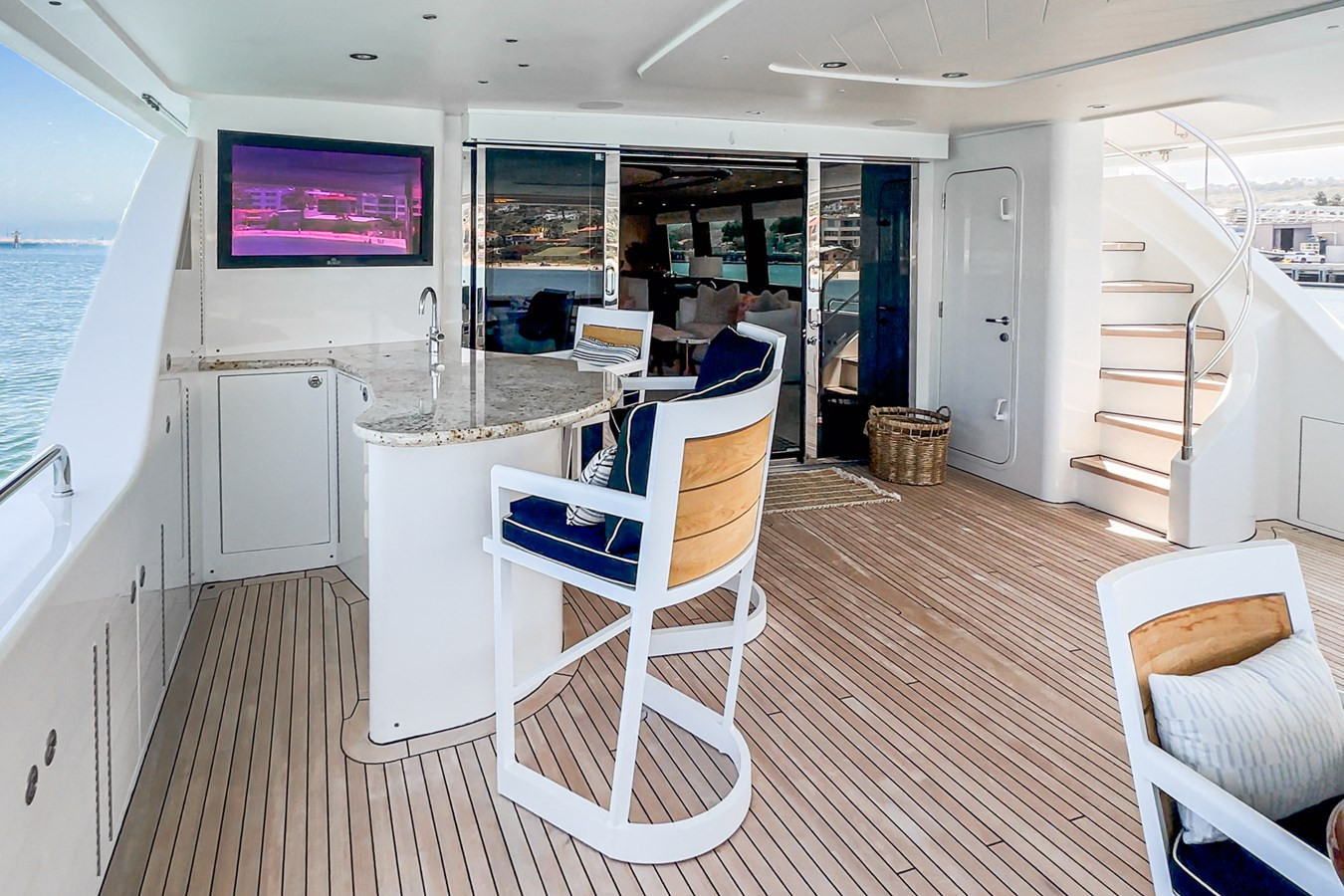https://arconyachts.ams3.digitaloceanspaces.com/67811/conversions/large_4671830-optimize.jpg