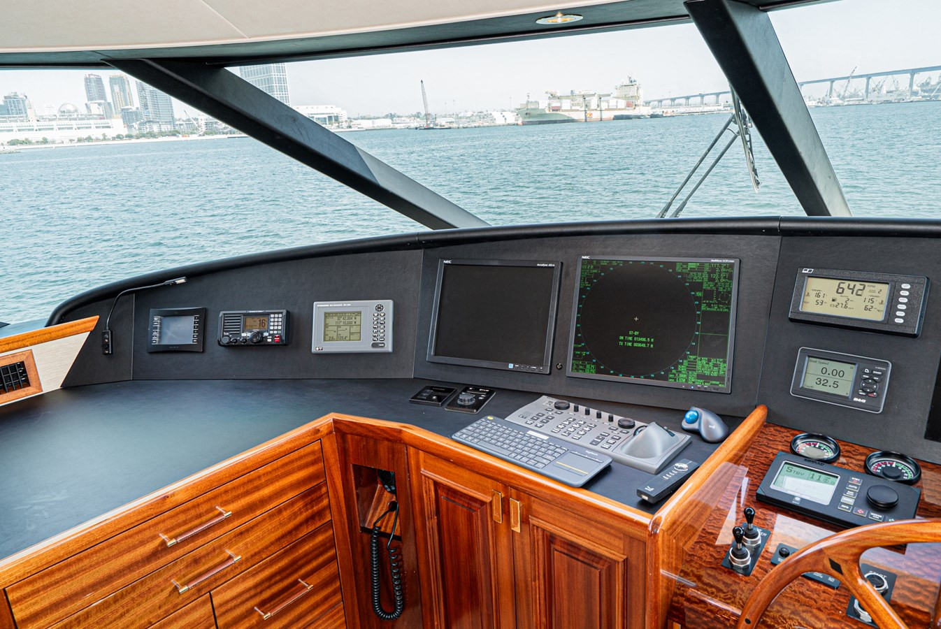 https://arconyachts.ams3.digitaloceanspaces.com/67887/conversions/large_4671855-optimize.jpg